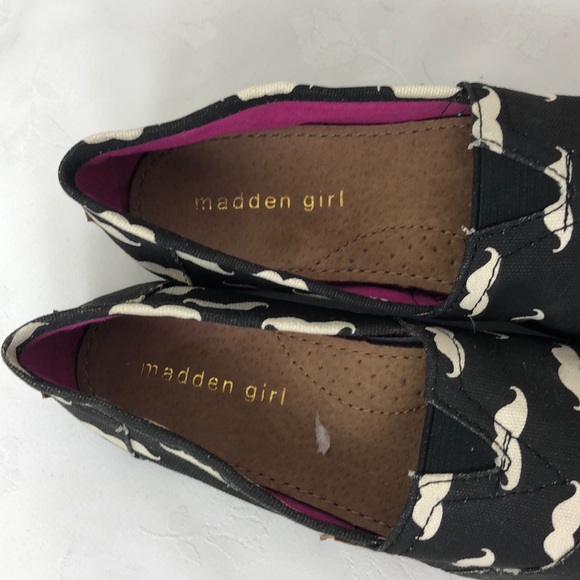Madden Girl Black Mustache Print Slip On Casual Shoes Size 7 - Picture 3 of 7